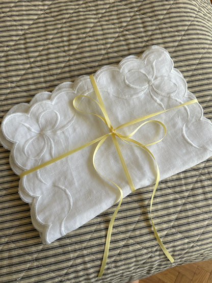 Scalloped placement in white linen