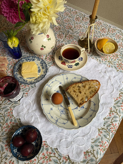 Gertie scalloped placemat
